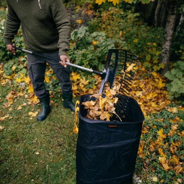 Фото - Лопата Fiskars для листя Ergonomic (1077116)